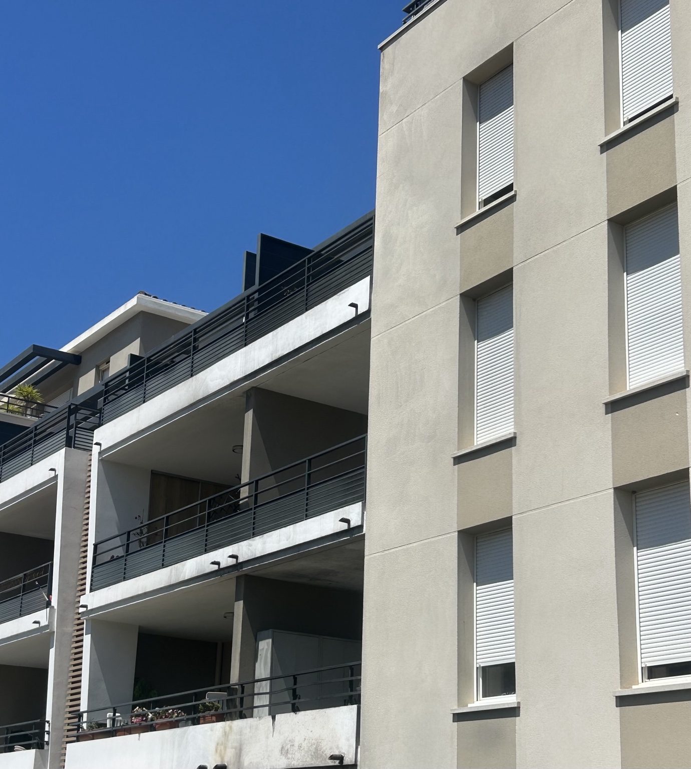 Façade d’immeuble après nettoyage suite à un incendie